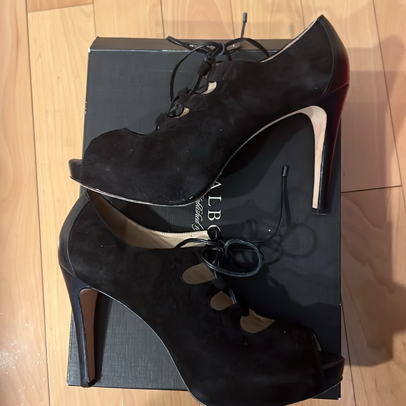 Black suede platform heels with peep toe - Picture 4 of 6